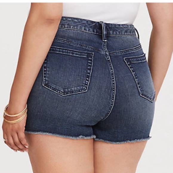 Torrid Blue Jean Cut Offs white rose embroidery zipper closure pockets NWT 26 - Picture 2 of 9